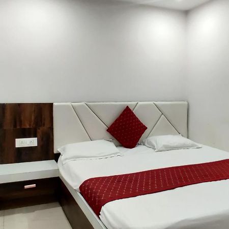 Cable Car Hotel Varanasi Exterior photo