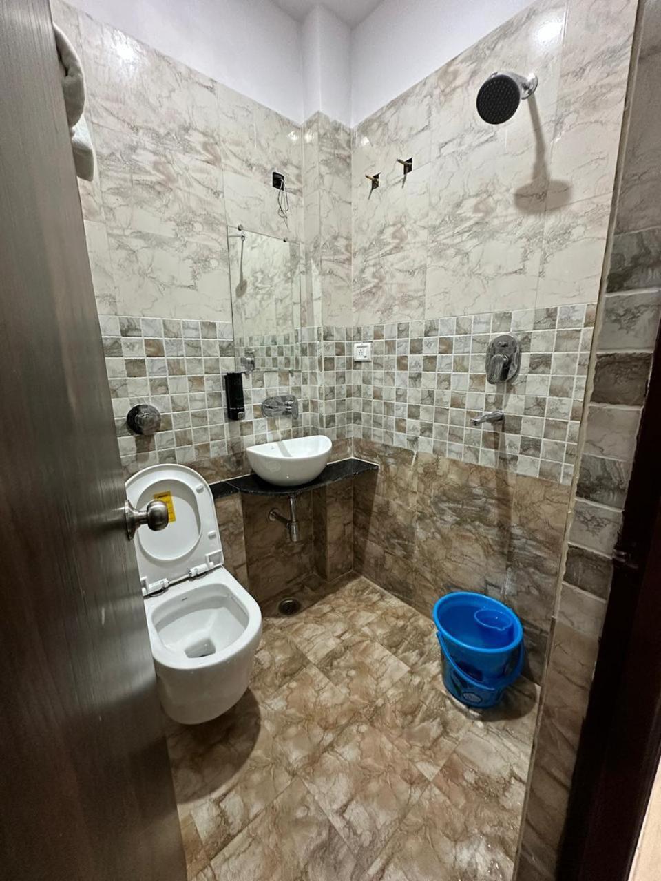 Cable Car Hotel Varanasi Exterior photo