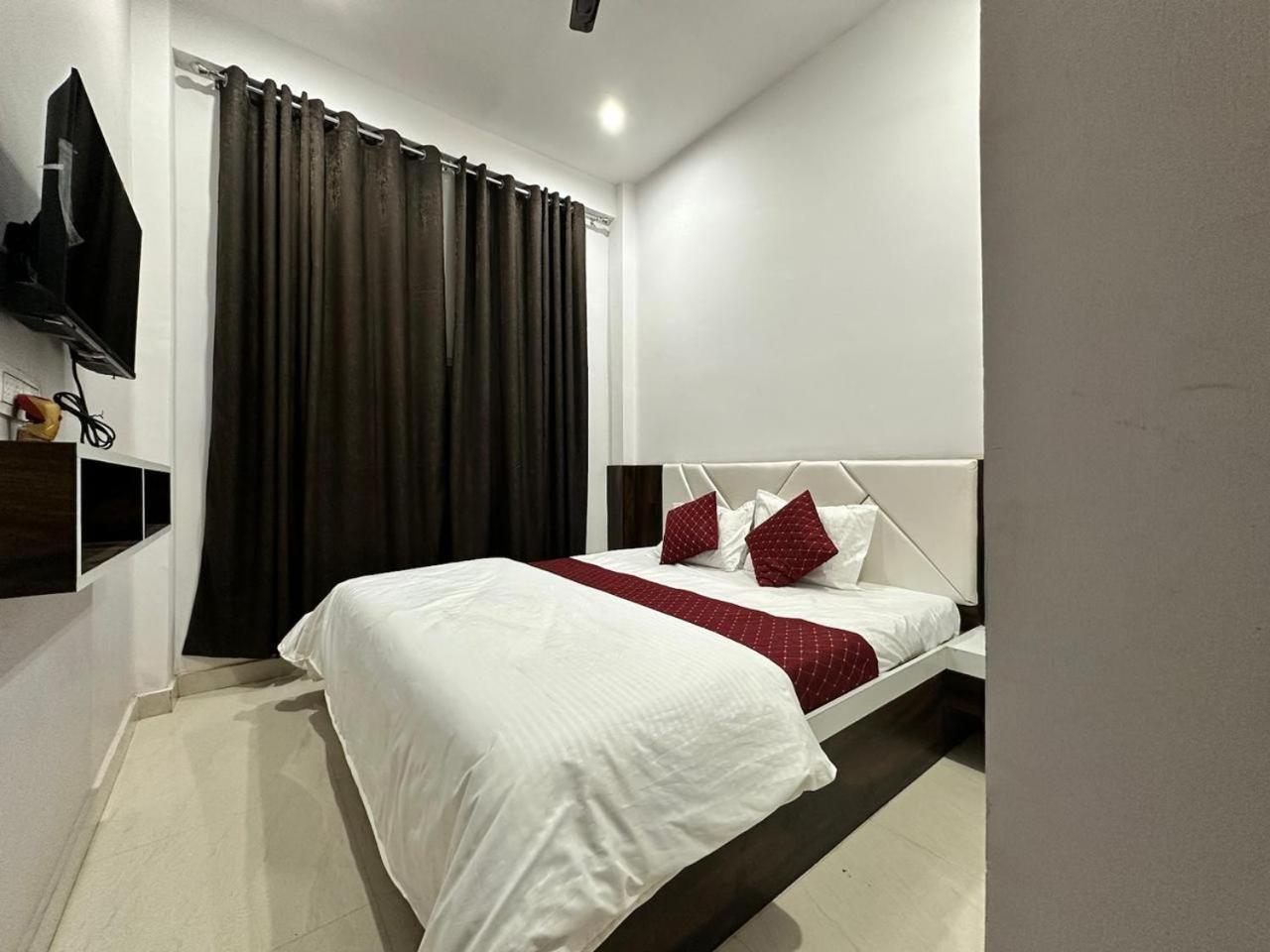 Cable Car Hotel Varanasi Exterior photo