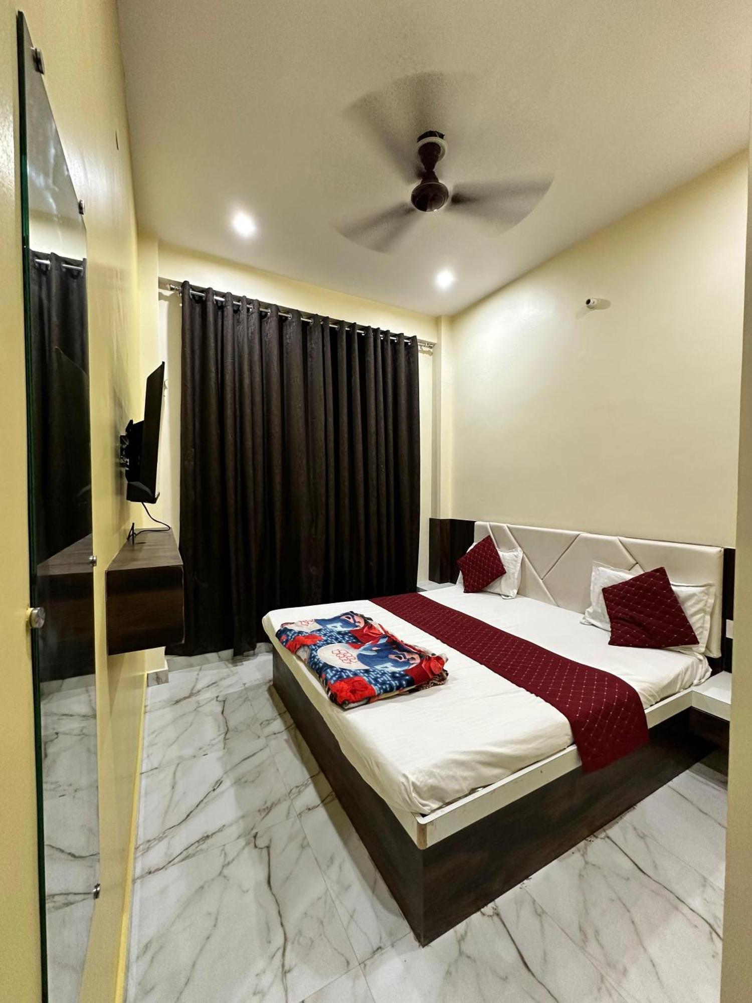 Cable Car Hotel Varanasi Exterior photo